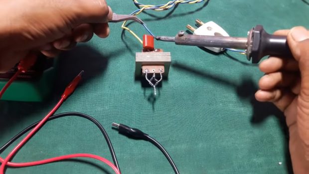 How to Make A 12V Battery Charger At Home - DIY