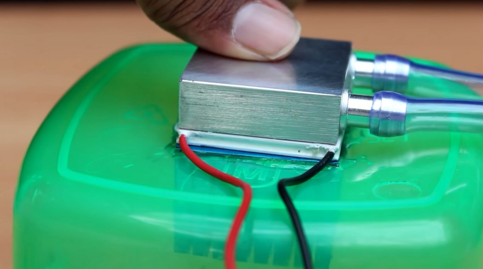 Hot and Cold Water Cooler Using A Peltier Thermoelectric Cooling Module